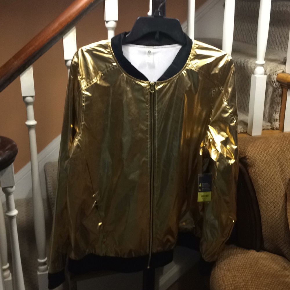 Gold bomber